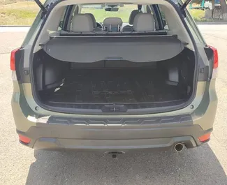 Benzin 2,5L Motor von Subaru Forester 2022 zur Miete in Tiflis.
