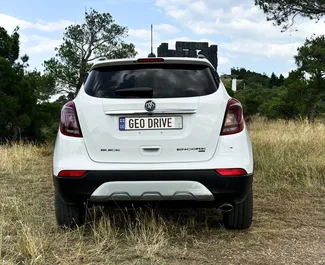 Benzin 1,5L Motor von Buick Encore 2018 zur Miete in Tiflis.