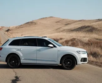 Vermietung Audi Q7. Premium, SUV, Crossover Fahrzeug zur Miete in Georgien ✓ Kaution Keine Kaution ✓ Versicherungsoptionen KFZ-HV, TKV, VKV Komplett, Insassen, Diebstahlschutz.
