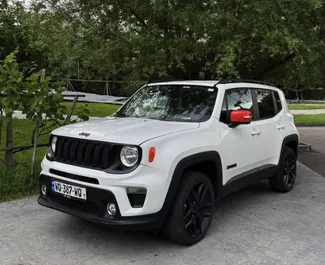 Frontansicht eines Mietwagens Jeep Renegade in Tiflis, Georgien ✓ Auto Nr.1307. ✓ Automatisch TM ✓ 15 Bewertungen.