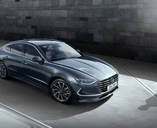 Frontansicht eines Mietwagens Hyundai Sonata in Baku, Aserbaidschan ✓ Auto Nr.11946. ✓ Automatisch TM ✓ 0 Bewertungen.