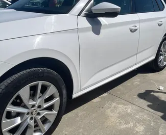 Frontansicht eines Mietwagens Skoda Kamiq in Tirana, Albanien ✓ Auto Nr.14779. ✓ Automatisch TM ✓ 0 Bewertungen.