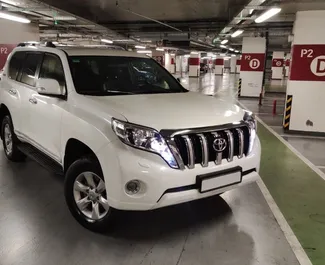 Frontansicht eines Mietwagens Toyota Land Cruiser Prado in Baku, Aserbaidschan ✓ Auto Nr.12181. ✓ Automatisch TM ✓ 0 Bewertungen.