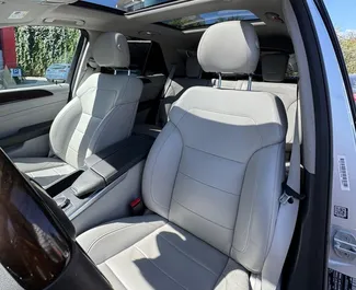 Diesel 3,5L Motor von Mercedes-Benz ML350 2015 zur Miete in Tirana.