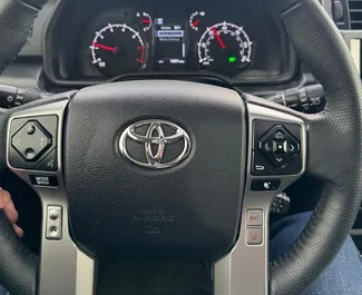 Frontansicht eines Mietwagens Toyota 4 Runner in Tiflis, Georgien ✓ Auto Nr.14723. ✓ Automatisch TM ✓ 0 Bewertungen.