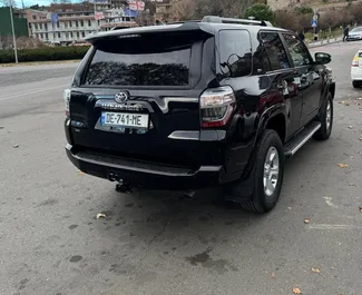 Toyota 4 Runner 2024 zur Miete verfügbar in Tiflis, mit Kilometerbegrenzung unbegrenzte.