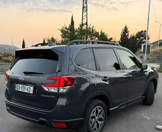 Benzin 2,5L Motor von Subaru Forester 2022 zur Miete in Tiflis.