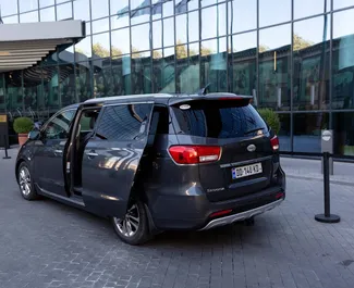 Vermietung Kia Sedona. Komfort, Minivan Fahrzeug zur Miete in Georgien ✓ Kaution Einzahlung von 400 GEL ✓ Versicherungsoptionen KFZ-HV, TKV.