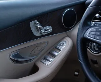 Mercedes-Benz GLC-Class 2018 mit Antriebssystem Heckantrieb, verfügbar in Tiflis.