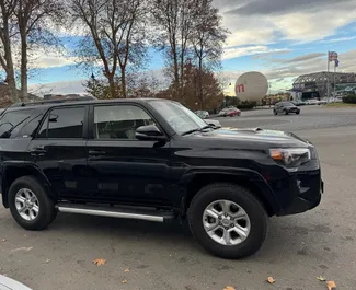 Benzin 4,0L Motor von Toyota 4 Runner 2024 zur Miete in Tiflis.