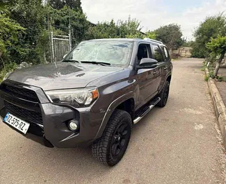 Frontansicht eines Mietwagens Toyota 4 Runner in Tiflis, Georgien ✓ Auto Nr.14756. ✓ Automatisch TM ✓ 0 Bewertungen.