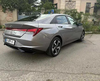 Benzin 2,0L Motor von Hyundai Elantra 2023 zur Miete in Tiflis.