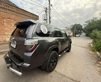 Mietwagen Toyota 4 Runner 2019 in Georgien, mit Benzin-Kraftstoff und 270 PS ➤ Ab 190 GEL pro Tag.