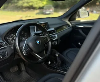 Benzin 2,0L Motor von BMW X1 2016 zur Miete in Tiflis.