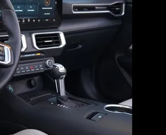 Ford Mustang Cabrio 2025 zur Miete verfügbar in Dubai, mit Kilometerbegrenzung 250 km/Tag.