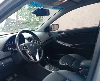 Mietwagen Hyundai Accent 2015 in Aserbaidschan, mit Benzin-Kraftstoff und 110 PS ➤ Ab 35 AZN pro Tag.