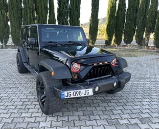Frontansicht eines Mietwagens Jeep Wrangler in Tiflis, Georgien ✓ Auto Nr.14803. ✓ Automatisch TM ✓ 0 Bewertungen.