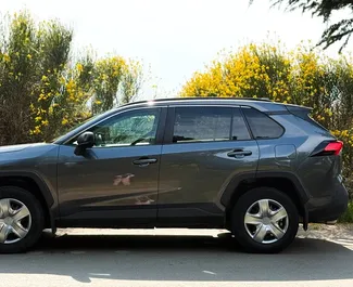 Vermietung Toyota Rav4. Komfort, SUV, Crossover Fahrzeug zur Miete in Georgien ✓ Kaution Keine Kaution ✓ Versicherungsoptionen KFZ-HV, TKV, VKV Plus, VKV Komplett, Insassen, Diebstahlschutz.
