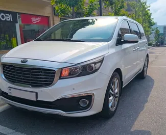 Frontansicht eines Mietwagens Kia Carnival in Baku, Aserbaidschan ✓ Auto Nr.14729. ✓ Automatisch TM ✓ 0 Bewertungen.