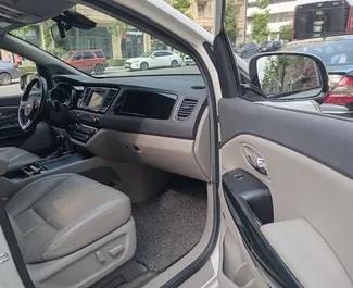 Mietwagen Kia Carnival 2018 in Aserbaidschan, mit Diesel-Kraftstoff und 2 PS ➤ Ab 95 AZN pro Tag.