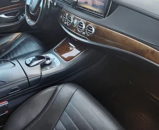 Vermietung Mercedes-Benz S-Class. Premium, Luxus Fahrzeug zur Miete in Aserbaidschan ✓ Kaution Einzahlung von 500 AZN ✓ Versicherungsoptionen KFZ-HV, TKV, Diebstahlschutz.