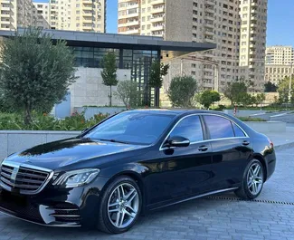 Frontansicht eines Mietwagens Mercedes-Benz S-Class in Baku, Aserbaidschan ✓ Auto Nr.11973. ✓ Automatisch TM ✓ 0 Bewertungen.
