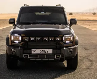 Benzin 5,7L Motor von Jetour T2 2025 zur Miete in Dubai.