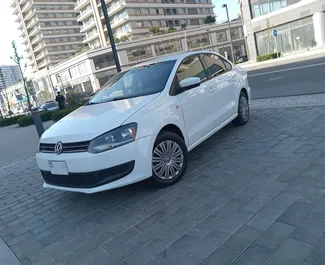 Frontansicht eines Mietwagens Volkswagen Polo Sedan in Baku, Aserbaidschan ✓ Auto Nr.14147. ✓ Automatisch TM ✓ 0 Bewertungen.