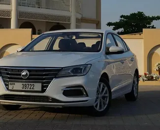 Frontansicht eines Mietwagens MG 5 in Dubai, VAE ✓ Auto Nr.14760. ✓ Automatisch TM ✓ 0 Bewertungen.