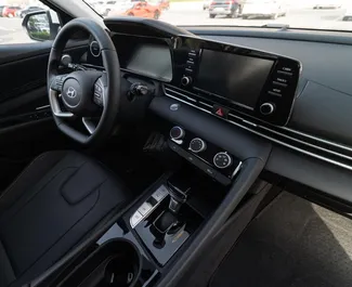 Vermietung Hyundai Elantra. Komfort, Premium Fahrzeug zur Miete in VAE ✓ Kaution Keine Kaution ✓ Versicherungsoptionen KFZ-HV, VKV Plus.