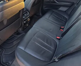 BMW X5 2017 zur Miete verfügbar in Tirana, mit Kilometerbegrenzung unbegrenzte.
