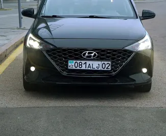 Frontansicht eines Mietwagens Hyundai Accent in Almaty, Kasachstan ✓ Auto Nr.14733. ✓ Automatisch TM ✓ 0 Bewertungen.