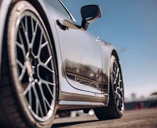 Mietwagen Porsche 911 Carrera GTS 2023 in Georgien, mit Benzin-Kraftstoff und 400 PS ➤ Ab 1400 GEL pro Tag.