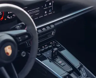 Benzin 3,0L Motor von Porsche 911 Carrera GTS 2023 zur Miete in Tiflis.