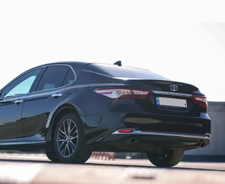 Vermietung Toyota Camry. Komfort, Premium Fahrzeug zur Miete in Georgien ✓ Kaution Einzahlung von 200 GEL ✓ Versicherungsoptionen KFZ-HV, TKV.