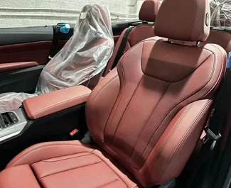 Frontansicht eines Mietwagens BMW 420i Cabrio in Dubai, VAE ✓ Auto Nr.5982. ✓ Automatisch TM ✓ 1 Bewertungen.