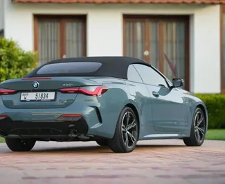 BMW 420i Cabrio 2025 mit Antriebssystem Heckantrieb, verfügbar in Dubai.