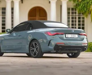 Innenraum von BMW 420i Cabrio zur Miete in VAE. Ein großartiges 4-Sitzer Fahrzeug mit Automatisch Getriebe.