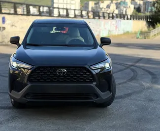 Frontansicht eines Mietwagens Toyota Corolla Cross in Tiflis, Georgien ✓ Auto Nr.14641. ✓ Automatisch TM ✓ 0 Bewertungen.