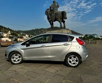 Mietwagen Ford Fiesta 2015 in Georgien, mit Benzin-Kraftstoff und 105 PS ➤ Ab 54 GEL pro Tag.
