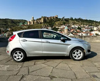 Vermietung Ford Fiesta. Wirtschaft Fahrzeug zur Miete in Georgien ✓ Kaution Keine Kaution ✓ Versicherungsoptionen KFZ-HV, TKV, VKV Plus, VKV Komplett, Insassen, Diebstahlschutz.