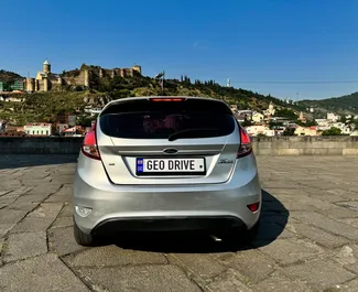 Benzin 1,6L Motor von Ford Fiesta 2015 zur Miete in Tiflis.