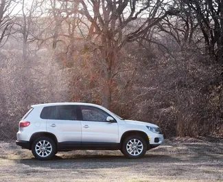 Benzin 2,0L Motor von Volkswagen Tiguan 2013 zur Miete in Tiflis.