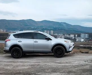 Benzin 2,5L Motor von Toyota Rav4 2018 zur Miete in Tiflis.