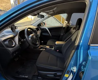 Benzin 2,5L Motor von Toyota Rav4 2018 zur Miete in Tiflis.