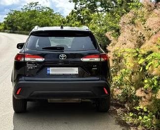 Vermietung Toyota Corolla Cross. Wirtschaft, Komfort, Crossover Fahrzeug zur Miete in Georgien ✓ Kaution Keine Kaution ✓ Versicherungsoptionen KFZ-HV, TKV, VKV Plus, VKV Komplett, Insassen, Diebstahlschutz.