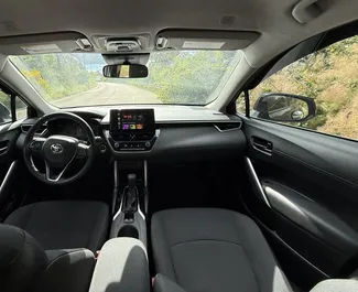 Toyota Corolla Cross 2023 zur Miete verfügbar in Tiflis, mit Kilometerbegrenzung unbegrenzte.