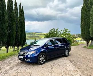 Frontansicht eines Mietwagens Honda Odyssey in Tiflis, Georgien ✓ Auto Nr.14558. ✓ Automatisch TM ✓ 0 Bewertungen.