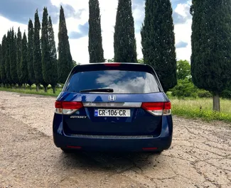 Honda Odyssey 2016 mit Antriebssystem Frontantrieb, verfügbar in Tiflis.