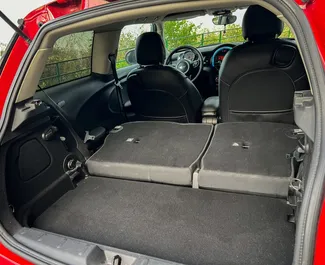 Mini Cooper 2015 mit Antriebssystem Frontantrieb, verfügbar in Tiflis.